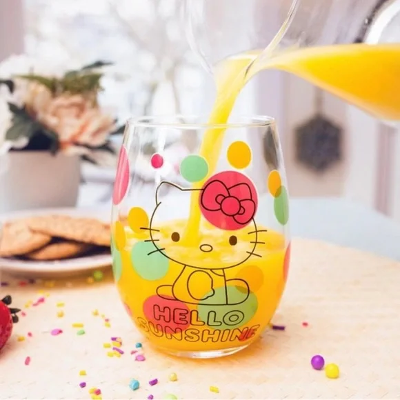 SANRIO HELLO KITTY Wine Glass. - Picture 5 of 7